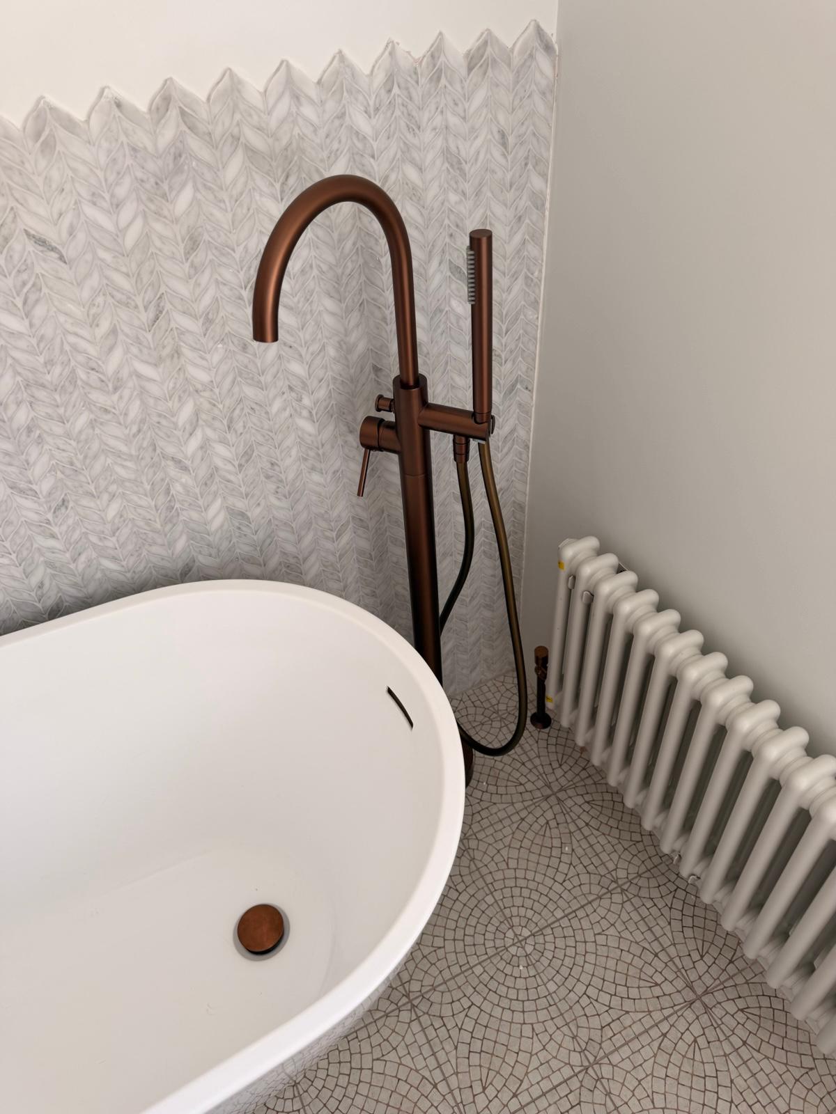 Copper floor-standing bath filler with hand shower