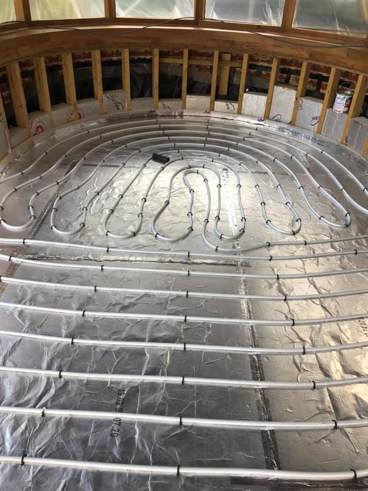 Underfloor heating pipes